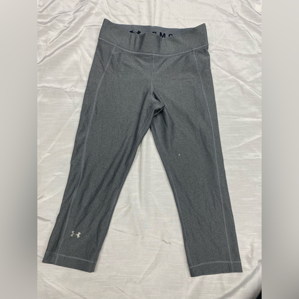 Under Armour grey cropped yoga pants size M